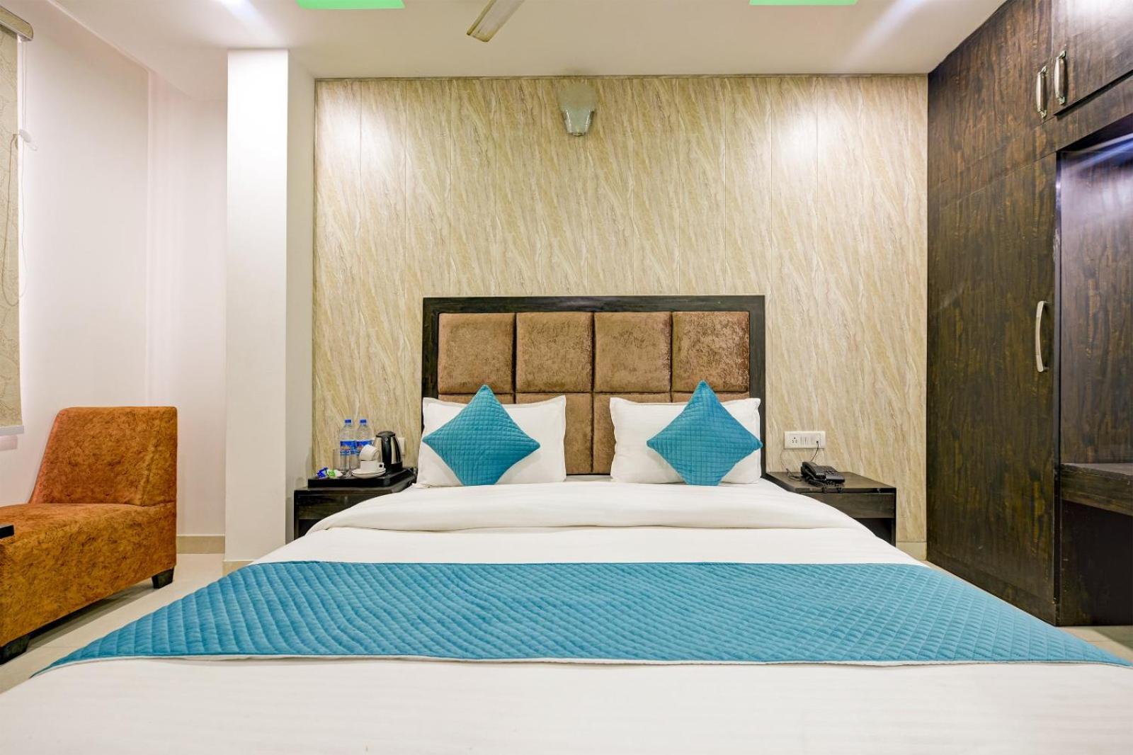 The Glory Suites Near Igi Airport 뉴델리 외부 사진