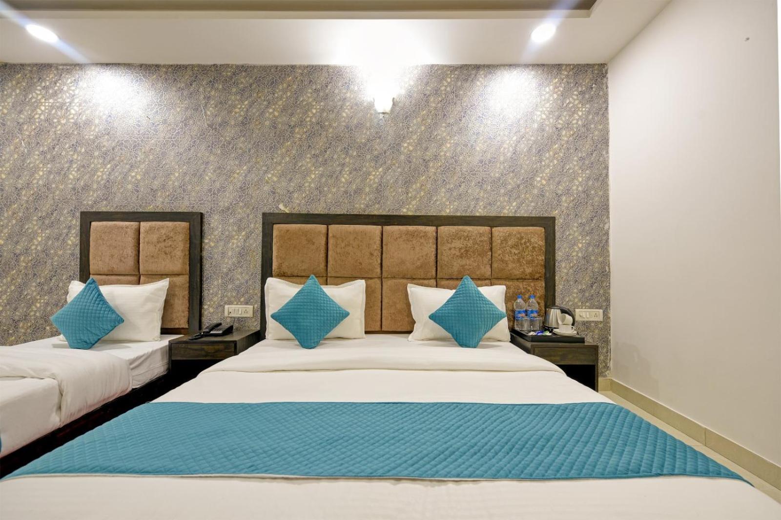 The Glory Suites Near Igi Airport 뉴델리 외부 사진