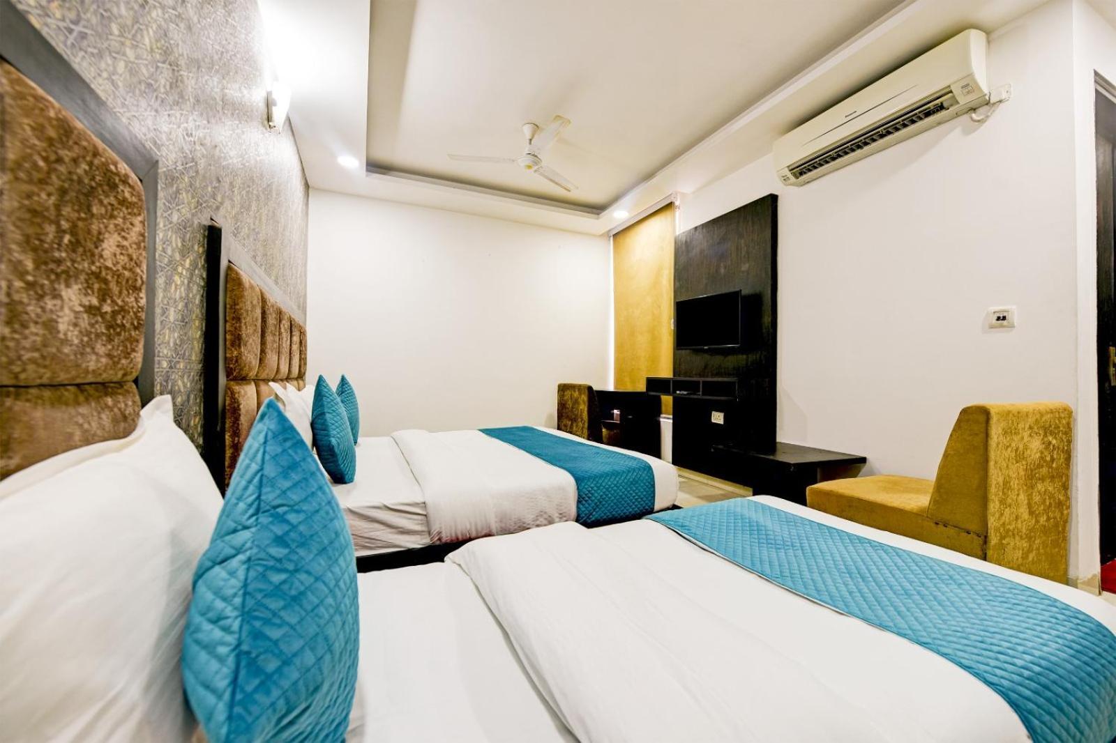 The Glory Suites Near Igi Airport 뉴델리 외부 사진