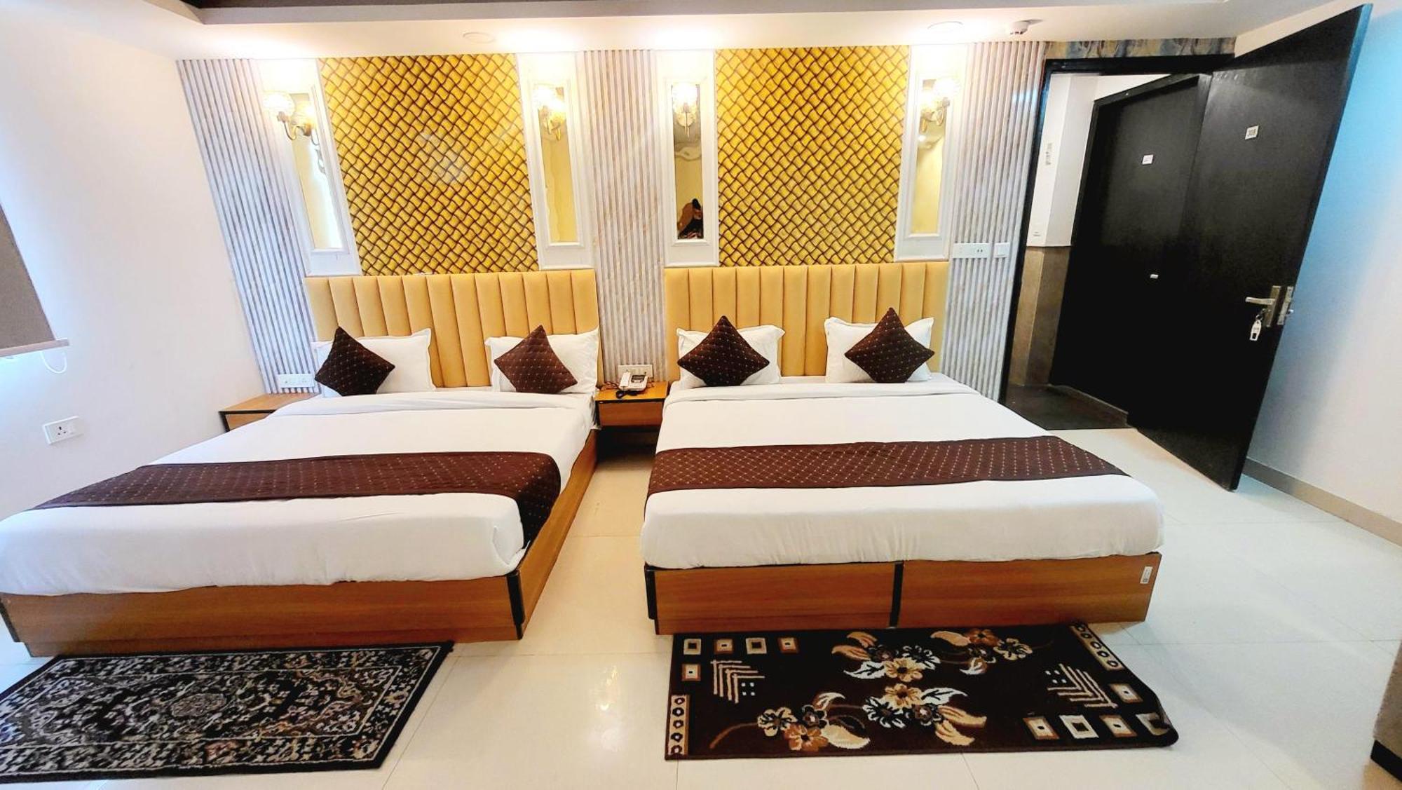 The Glory Suites Near Igi Airport 뉴델리 외부 사진