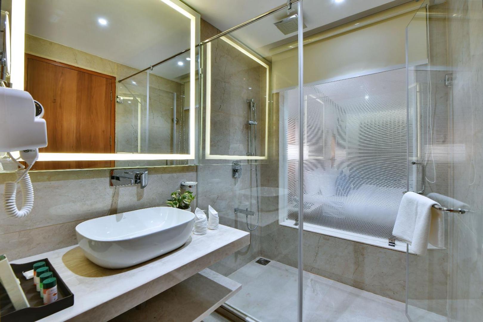 The Glory Suites Near Igi Airport 뉴델리 외부 사진