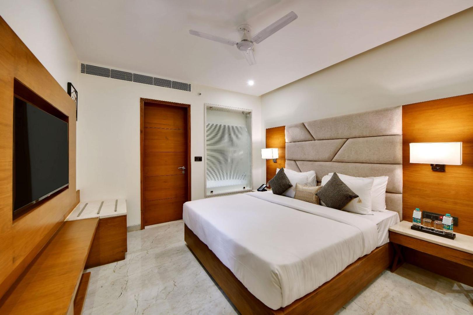 The Glory Suites Near Igi Airport 뉴델리 외부 사진